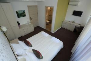 A bed or beds in a room at Konačište Grad B&B