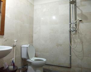 Vannituba majutusasutuses Omah Pitoe Yogya Homestay