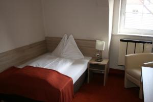 Postel nebo postele na pokoji v ubytování Gasthaus-Pension Schwarzer Graf