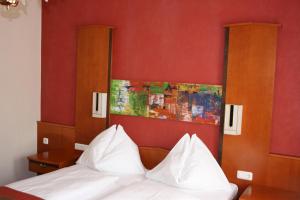 Postel nebo postele na pokoji v ubytování Gasthaus-Pension Schwarzer Graf