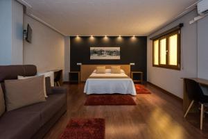Кровать или кровати в номере H. Ciudad de Lepe