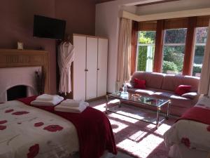 A seating area at Blackburn Villa B&B 