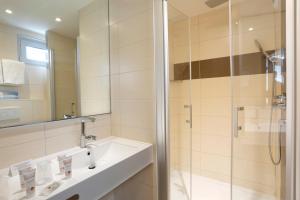 Koupelna v ubytování B&B HOTEL Montbéliard-Sochaux