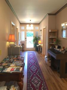 Η κουζίνα ή μικρή κουζίνα στο Blackburn Villa B&B
