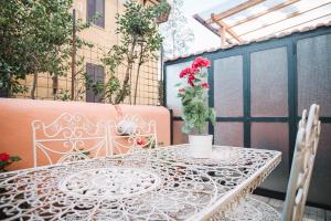 Een patio of ander buitengedeelte van La Casetta Di Filippo E Chiara