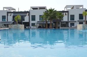 Basen w obiekcie Oasis Beach F 3003 lub w pobliżu