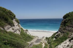 a view of the beach from a cliff at Hostel NABLA in Niijimamura