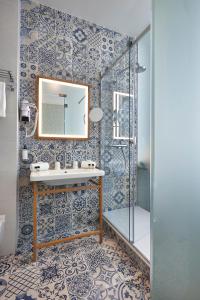 Koupelna v ubytování Hygge Hotel + 37 fotografií