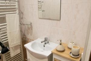 Koupelna v ubytování Le Vecchie Mura Apartment + 22 fotografií