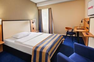 Postel nebo postele na pokoji v ubytování IntercityHotel Celle