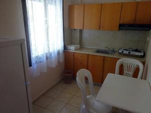 A kitchen or kitchenette at Villa Maria Apartments