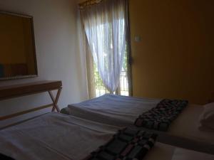 A bed or beds in a room at Villa Maria Apartments