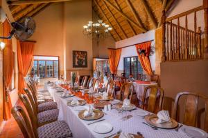 Restorāns vai citas vietas, kur ieturēt maltīti, naktsmītnē Mokoya Lodge