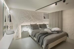 a bedroom with a large bed with a stone wall at Snooz Ap Holiday & Business Flats in Ghent