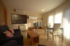 โทรทัศน์และ/หรือระบบความบันเทิงของ Lets Holidays Centric Apartment in Tossa de Mar