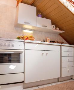A kitchen or kitchenette at Apartment Ferk
