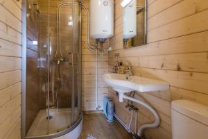 a bathroom with a sink and a shower at Reta Puhkemajad in Haapsalu