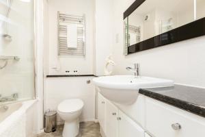 Koupelna v ubytování Luxury City Centre Apartment + 12 fotografií