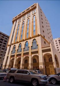 a building with a suv parked in front of it at Diyar Taiba Hotel in Medina