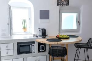 A kitchen or kitchenette at Delta Suites