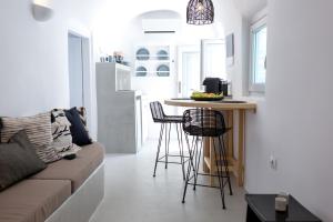 A kitchen or kitchenette at Delta Suites