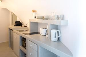 A kitchen or kitchenette at Delta Suites