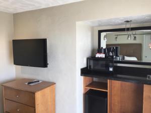 
a kitchen with a sink and a television at Surfer Beach Hotel in San Diego
