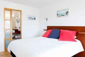 Postel nebo postele na pokoji v ubytování Hotel du port