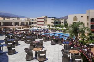 Nespecifikovaný výhled na hory nebo výhled na hory při pohledu z hotelu