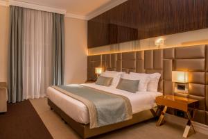 Postel nebo postele na pokoji v ubytování Hotel Gioberti + 37 fotografií