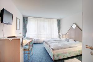 Postel nebo postele na pokoji v ubytování alfa hotel
