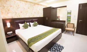 Letto o letti in una camera di Treebo King'S Court Chandrasekharpur