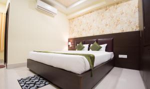 Letto o letti in una camera di Treebo King'S Court Chandrasekharpur