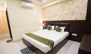 Letto o letti in una camera di Treebo King'S Court Chandrasekharpur