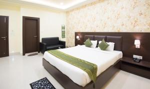 Letto o letti in una camera di Treebo King'S Court Chandrasekharpur