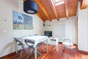 a dining room with a table and chairs at Parco di Monza Apartment in Monza