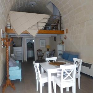 A kitchen or kitchenette at Casa Elena
