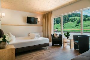 Postel nebo postele na pokoji v ubytování Alpenhotel Regina