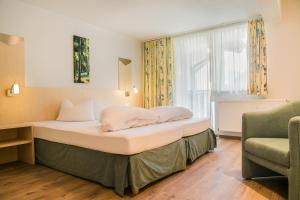 Postel nebo postele na pokoji v ubytování Alpenhotel Regina