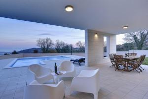 Bazén v ubytovaní Holiday Home Casa Histria alebo v jeho blízkosti