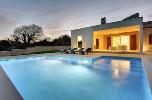 Bazén v ubytovaní Holiday Home Casa Histria alebo v jeho blízkosti