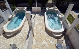 Basen w obiekcie Villa Blue 2 lub w pobliżu