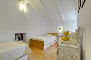 Postel nebo postele na pokoji v ubytování Villa Orbanici + 37 fotografií