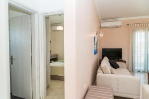 A television and/or entertainment centre at Villa Kampos Még 37 kép