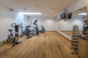 Fitness centrum a/nebo fitness zařízení v ubytování Design Hotel Frauenschuh