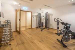 Fitness centrum a/nebo fitness zařízení v ubytování Design Hotel Frauenschuh