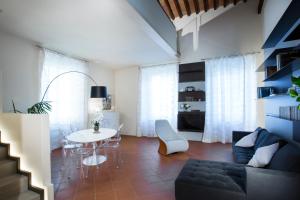 A seating area at Le Residenze a Firenze - Residenza Covoni Apartment in the historical center of Florence