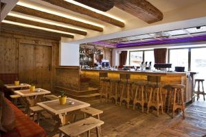 A restaurant or other place to eat at Rasmushof - Hotel Kitzbühel