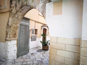 an entrance to a building with a door and a potted plant at Corte Del Borgo Antico in Bari