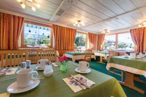 Reštaurácia alebo iné gastronomické zariadenie v ubytovaní Hotel-Pension Das Platzl